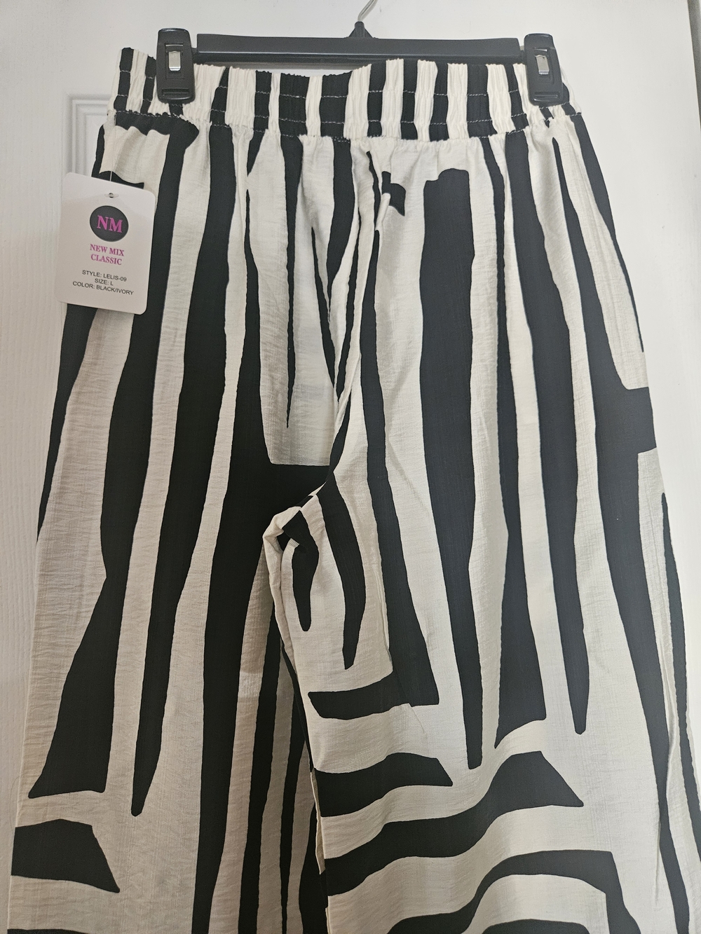 💕❣️Women New Geometrics Black & Ivory Striped Wide-Leg Pants - NWT - Size L❤️💕 - Picture 5 of 9